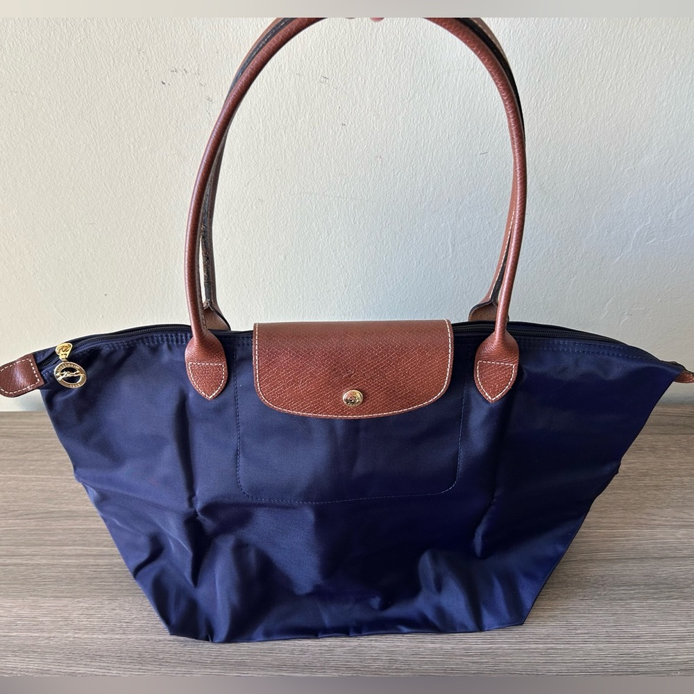 Longchamp Le Pliage Tote Shoulder Bag in Gorgeous Bilberry color (discontinued!)